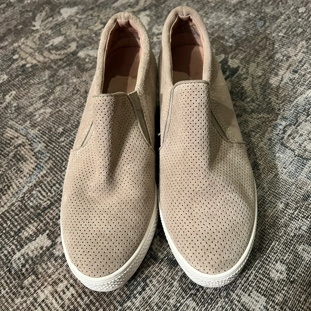 Caslon Allie wedge sneakers in taupe suede 7.5